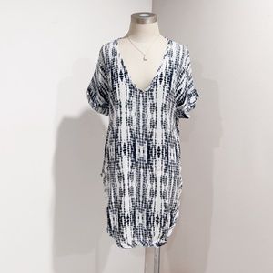 Lucy Love Women's Grey & White Tie Dye Short Sleeve V-neck Tunic Top Size M